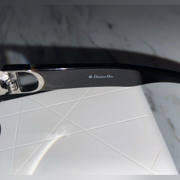 CHRISTIAN DIOR I LOVE DIOR 2 TORTISE SHADES IN BOX - Picture 4 of 9